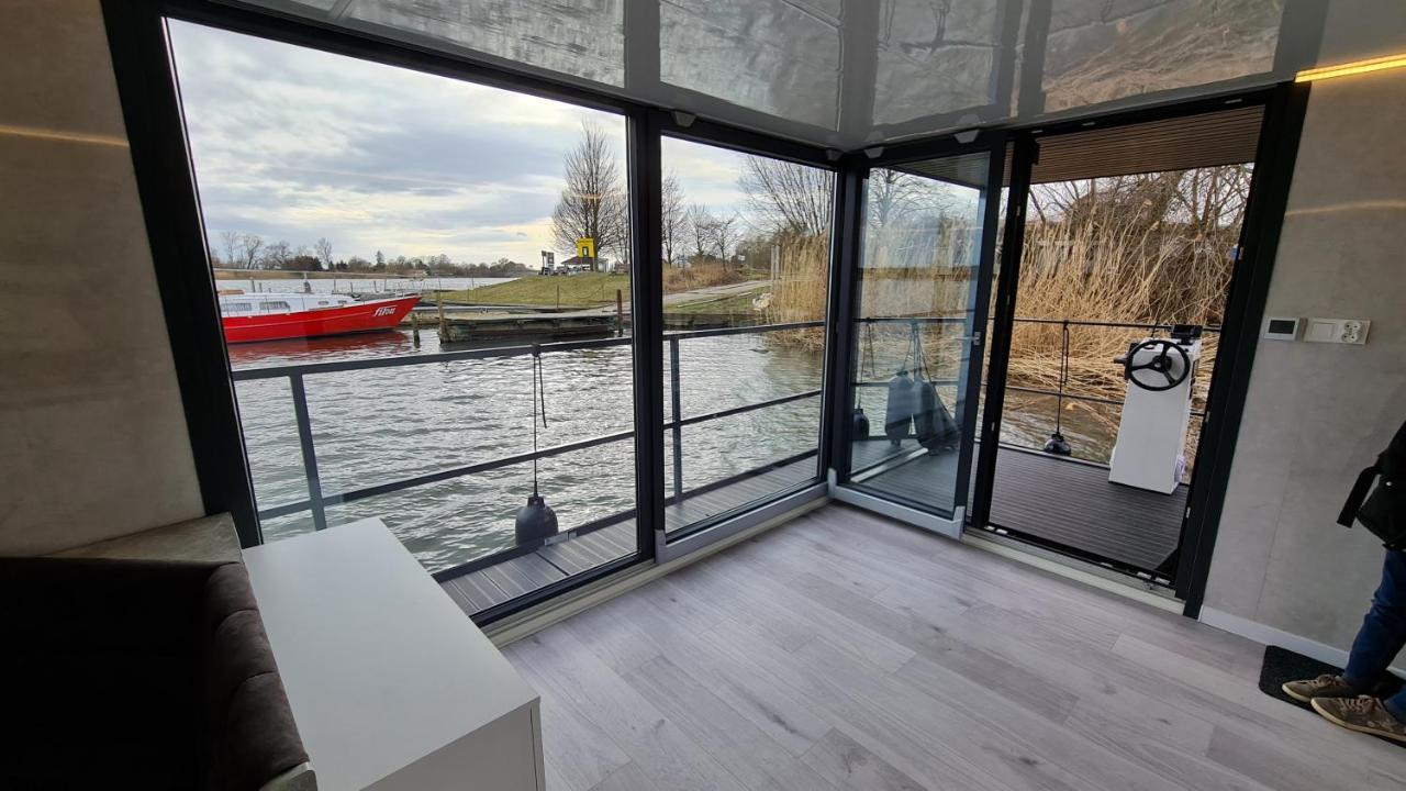 Hotel Hausboote Unteres Odertal Hausboot Kranich Schwedt Exterior foto