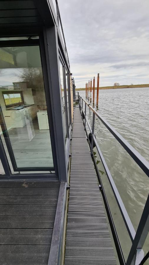 Hotel Hausboote Unteres Odertal Hausboot Kranich Schwedt Exterior foto